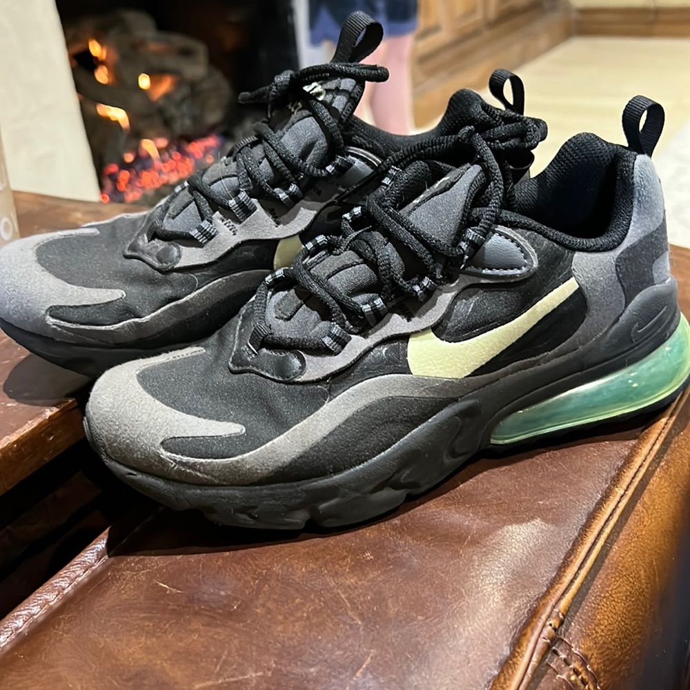 Nike 270 react youth boys